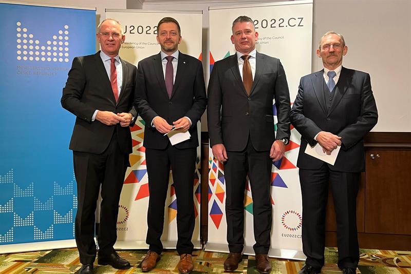 Die Innenminister Gerhard Karner, Vít Rakušan (Tschechien), Roman Mikulec (Slowakei) und Sándor Pintér (Ungarn).