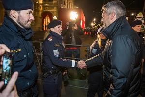 Innenminister Karl Nehammer dankt den Polizistinnen und Polizisten für den Einsatz rund um den Opernball.