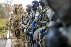 Spezialkräfte des Einsatzkommandos Cobra/Direktion für Spezialeinheiten bei einer Übung.