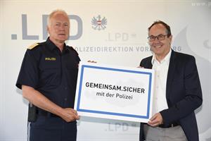 Zur Unterzeichnung traf sich Landespolizeidirektor Dr. Hans Peter Ludescher mit Andreas Prenn, dem Leiter des Kompetenzzentrums "SUPRO".