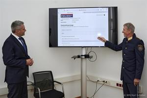 Innenminister Karl Nehammer bei der Präsentation des neuen Online-Systems für Diebstahlsanzeigen.
