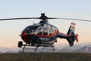 Ein FLIR-Hubschrauber der Flugeinsatzstelle Klagenfurt lotste die Retter zum Auffindungsort des abgängigen Mannes.