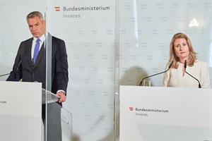 Innenminister Karl Nehammer und Integrationsministerin Susanne Raab kündigen Maßnahmen im Zusammenhang mit extremistischen Tendenzen in der Tschetschenen-Szene für Österreich an.