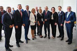 Gruppenfoto mit Innenminister Karl Nehammer anlässlich des 67. Österreichischen Gemeindetages und der Kommunalmesse 2021 in Tulln.